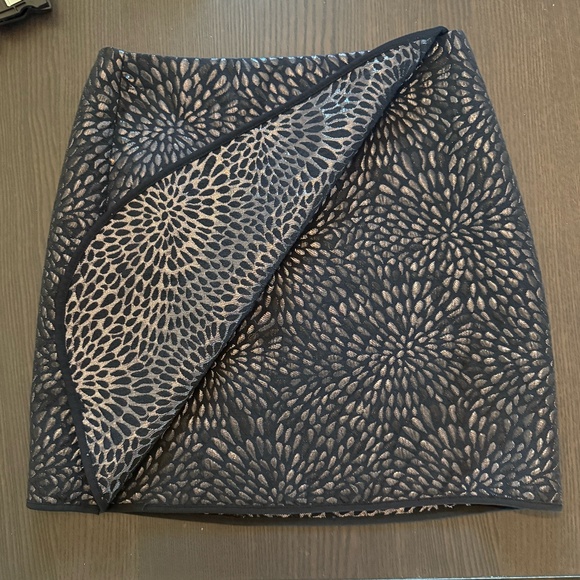 Loft | Faux Wrap Floral Mini Skirt | Black/Silver (4P) - Picture 4 of 4